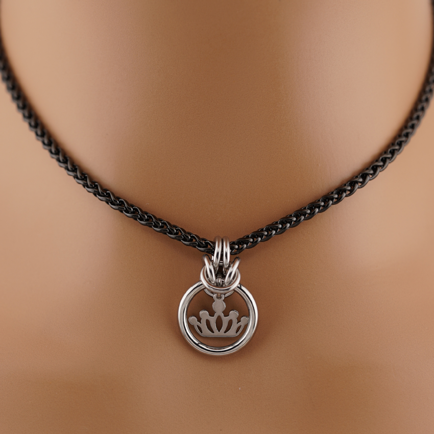 O Ring on Chainmaille w/ crown
